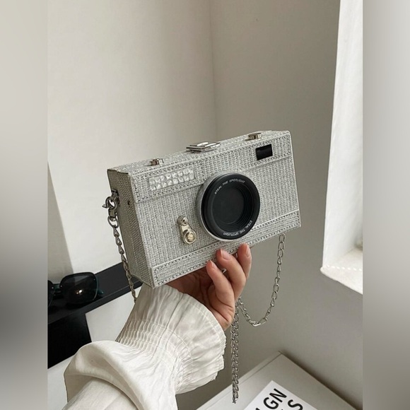 Mini Camera Design Chain
Strap Box Bag - Picture 1 of 5